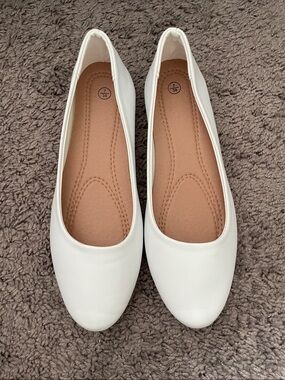 Classic White Women’s Ballet Flats